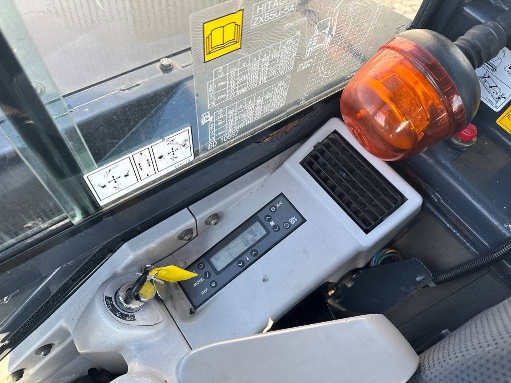 Bagger от тип Hitachi ZX 55 U-5 A, Gebrauchtmaschine в Vojens (Снимка 12)