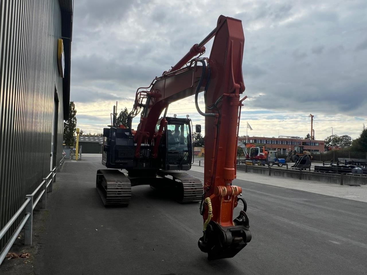 Bagger des Typs Hitachi ZX225USLC-7, Gebrauchtmaschine in Middelfart (Bild 15)