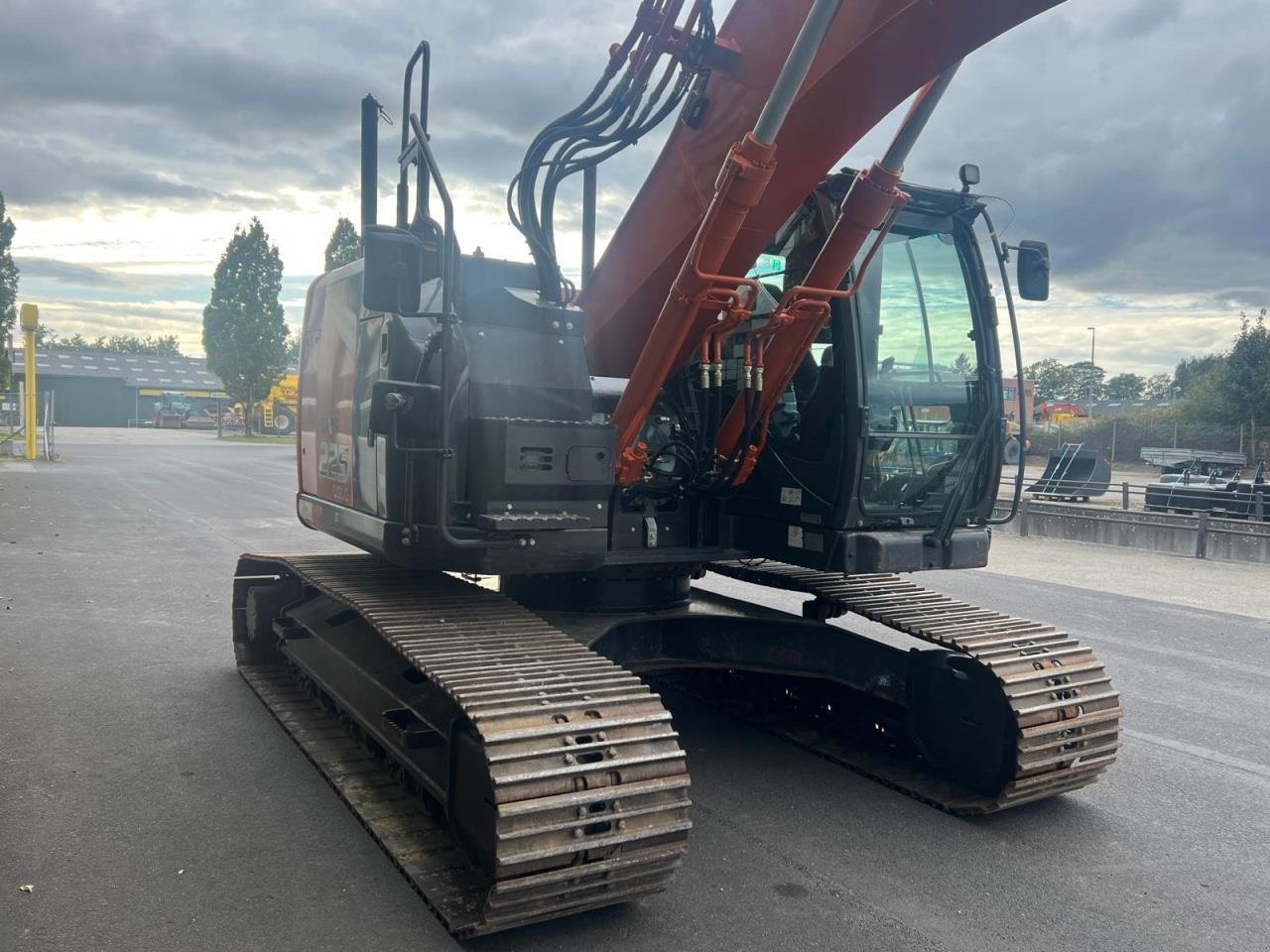 Bagger des Typs Hitachi ZX225USLC-7, Gebrauchtmaschine in Middelfart (Bild 14)