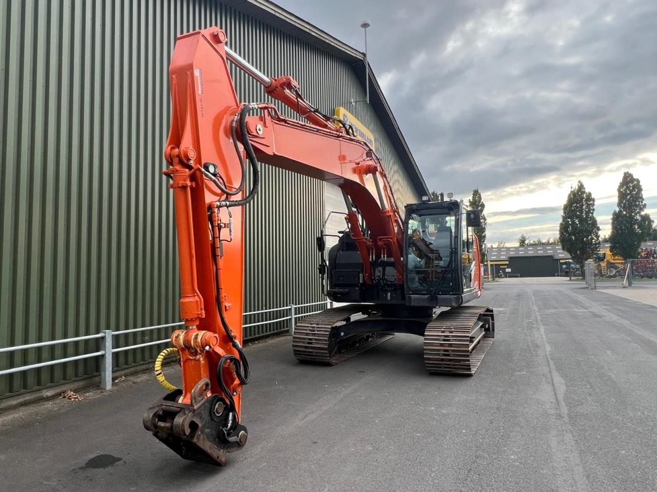 Bagger des Typs Hitachi ZX225USLC-7, Gebrauchtmaschine in Middelfart (Bild 9)