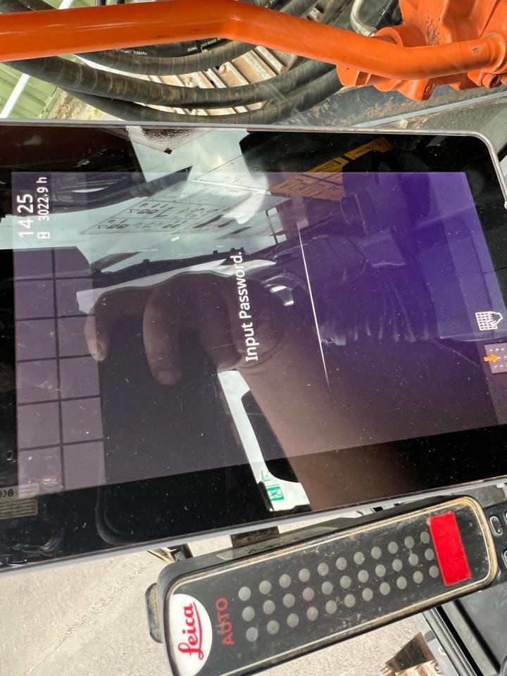 Bagger des Typs Hitachi ZX225USLC-7, Gebrauchtmaschine in Middelfart (Bild 3)