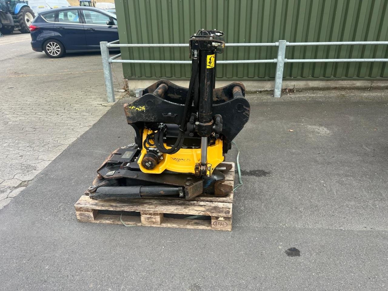 Bagger des Typs Hitachi ZX225USLC-7, Gebrauchtmaschine in Middelfart (Bild 8)