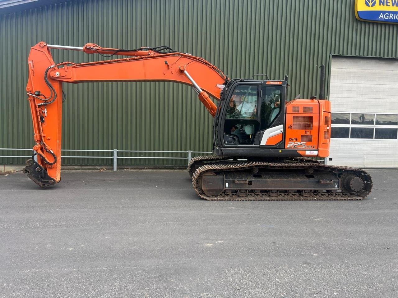 Bagger des Typs Hitachi ZX225USLC-7, Gebrauchtmaschine in Middelfart (Bild 2)