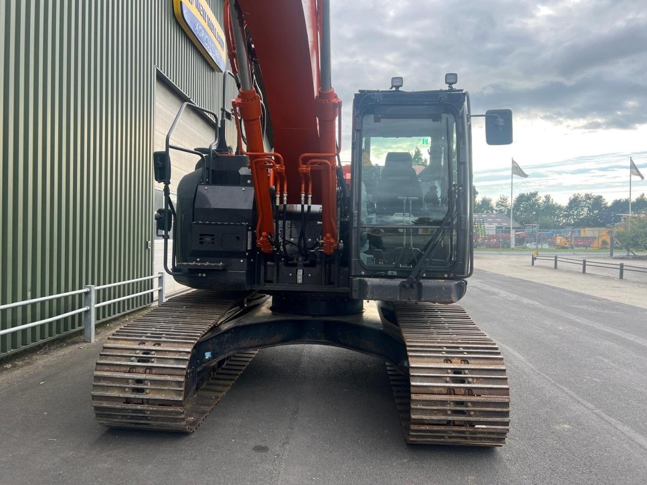 Bagger des Typs Hitachi ZX225USLC-7, Gebrauchtmaschine in Middelfart (Bild 10)