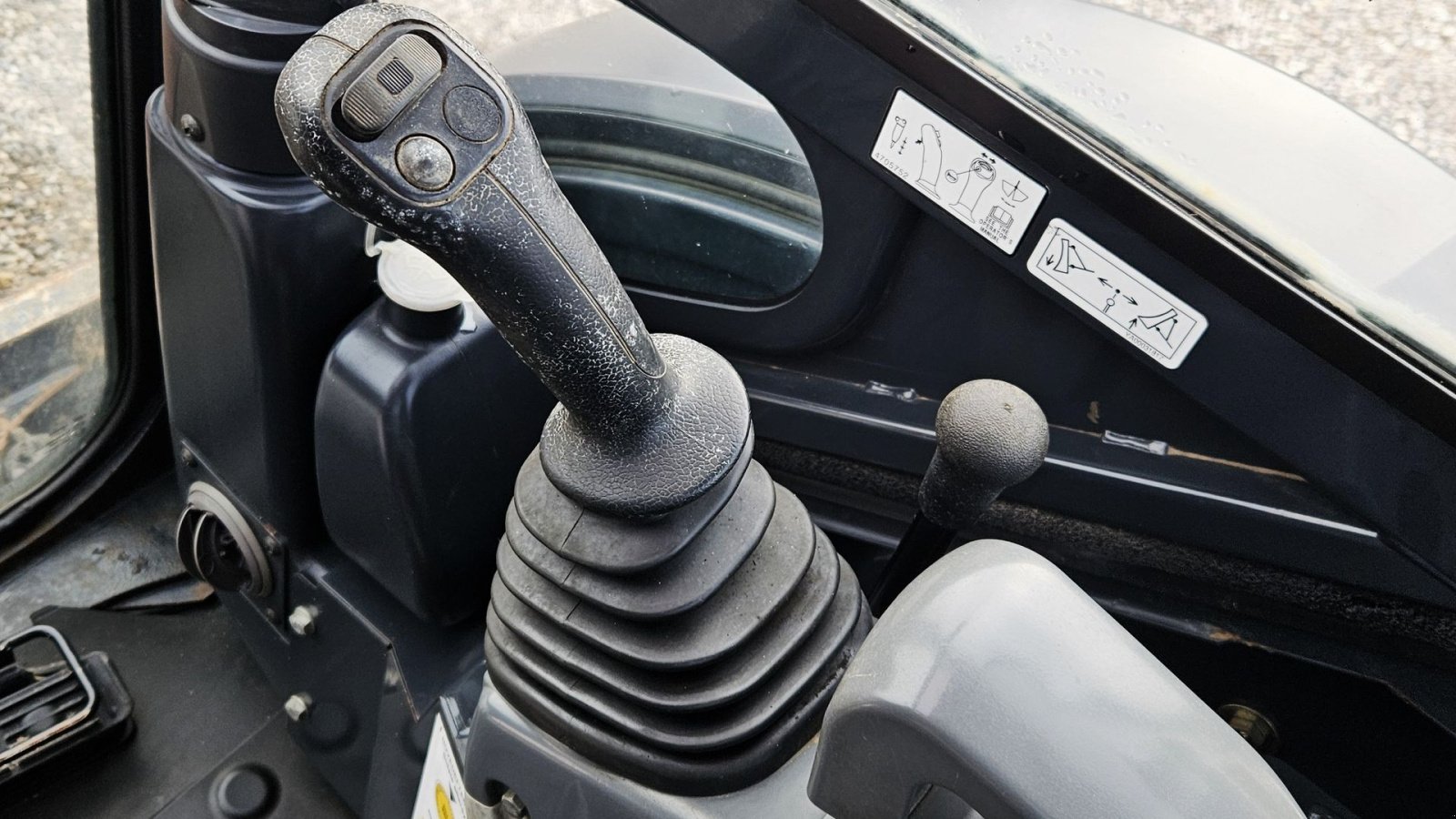 Bagger Türe ait Hitachi ZX26U-5A CR / tiltman skifte og skovlsæt / 4600 timer, Gebrauchtmaschine içinde Arden (resim 18)