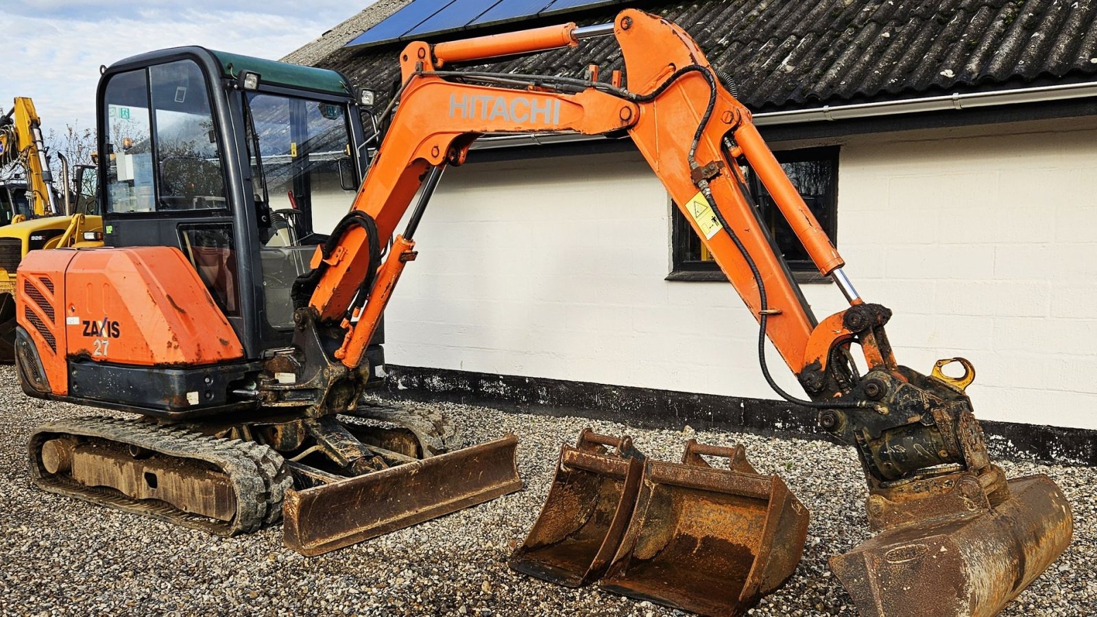 Bagger des Typs Hitachi ZX27-3 / med powertilt og skovlsæt / årgang 2013, Gebrauchtmaschine in Arden (Bild 2)