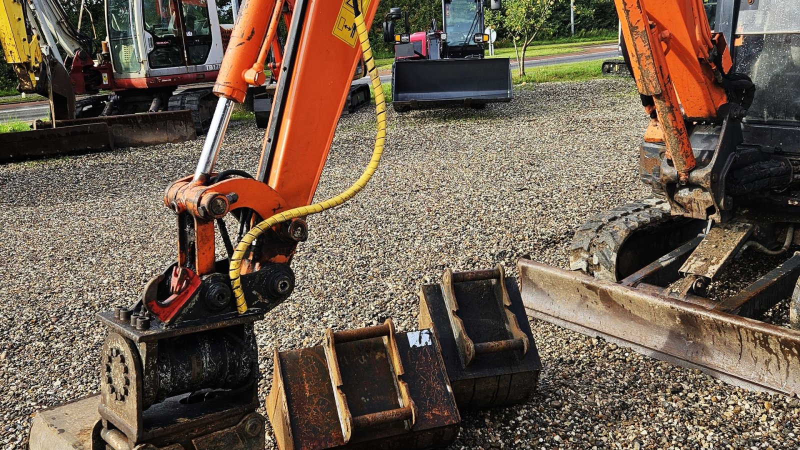 Bagger typu Hitachi ZX27-3 / powertilt og skovlsæt / årgang 2010, Gebrauchtmaschine v Arden (Obrázek 9)