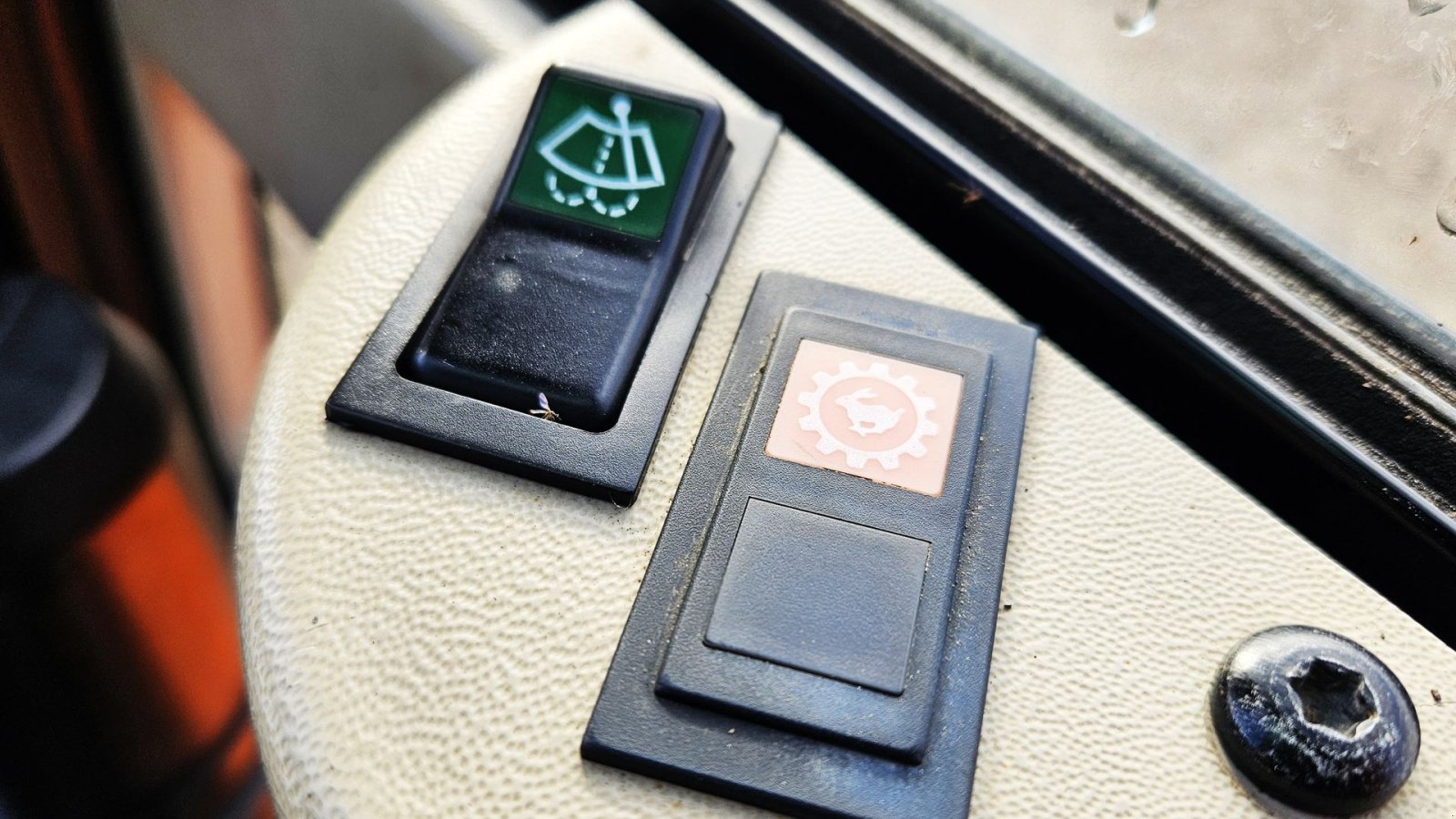 Bagger typu Hitachi ZX27-3 / powertilt og skovlsæt / årgang 2010, Gebrauchtmaschine v Arden (Obrázek 20)