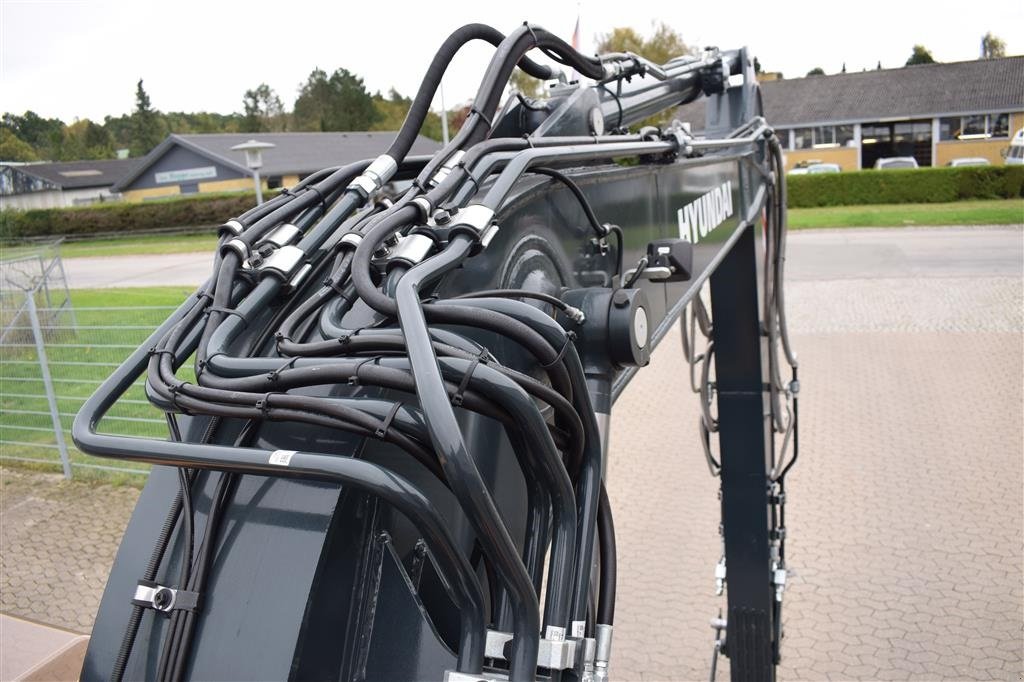 Bagger of the type Hyundai HX145A LCR  HX145A LCR, Gebrauchtmaschine in Fredensborg (Picture 8)