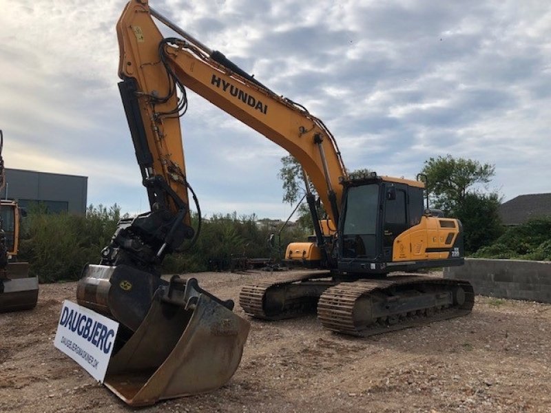 Bagger des Typs Hyundai HX220L, Gebrauchtmaschine in Viborg (Bild 2)