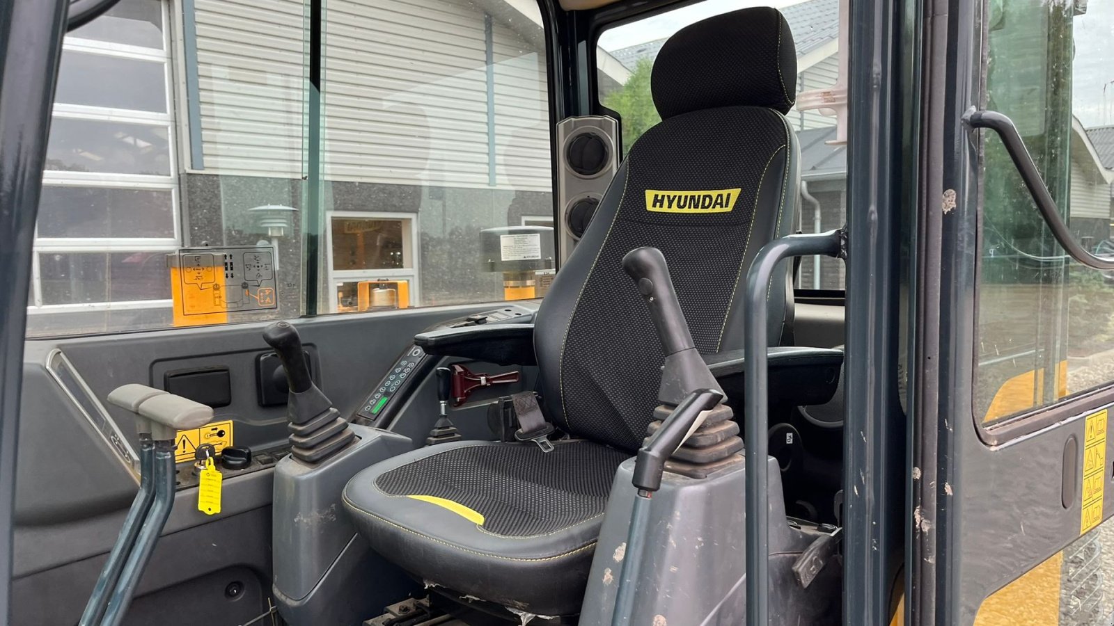 Bagger des Typs Hyundai HX55 Med Hydrema skifte og centralsmørring og grab-klo på. Udlejes, også med forkøbsret., Gebrauchtmaschine in Lintrup (Bild 3)