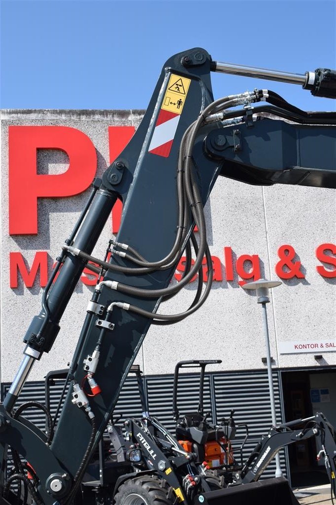 Bagger des Typs Hyundai HX85A, Gebrauchtmaschine in Fredensborg (Bild 10)