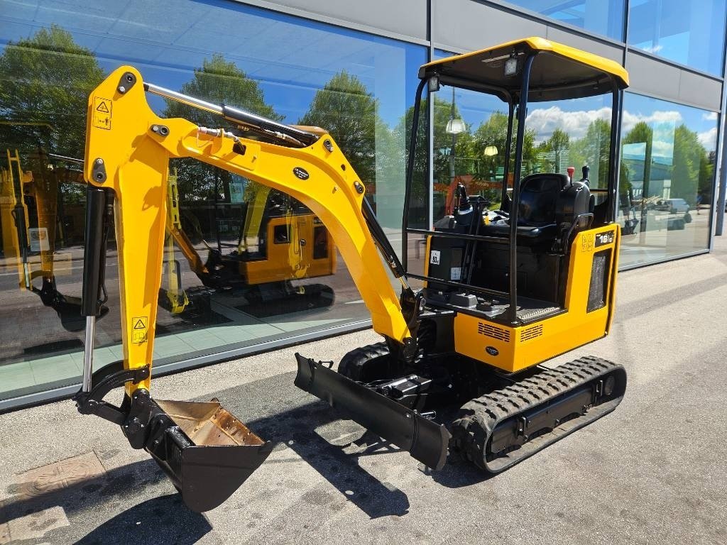 Bagger del tipo JCB 16 C, Gebrauchtmaschine In Fårevejle (Immagine 4)