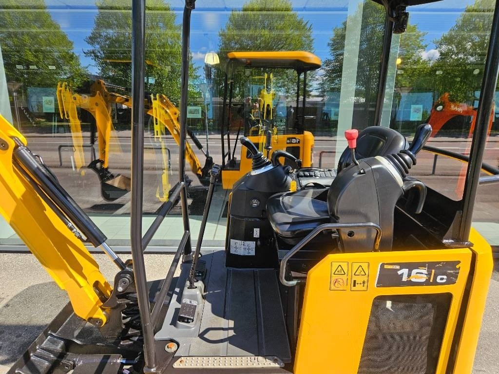 Bagger del tipo JCB 16 C, Gebrauchtmaschine In Fårevejle (Immagine 8)