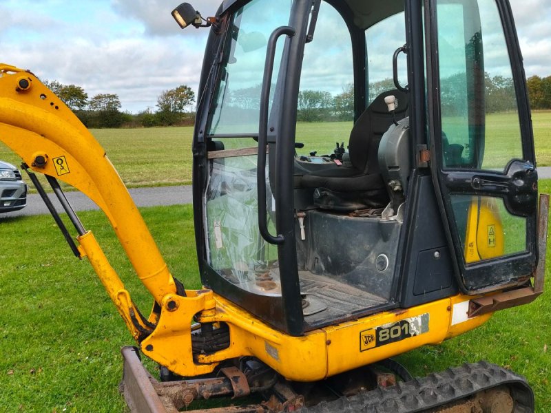 Bagger des Typs JCB 8018, Gebrauchtmaschine in Holstebro (Bild 1)