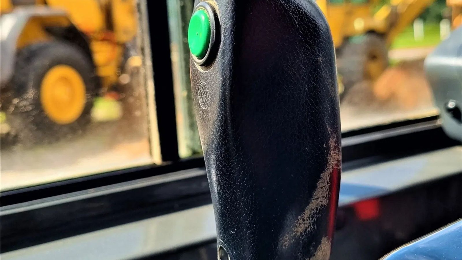 Bagger des Typs Kato 27 V4 / kun 1000 timer / Tiltman og skovlsæt / årg. 2019, Gebrauchtmaschine in Arden (Bild 18)