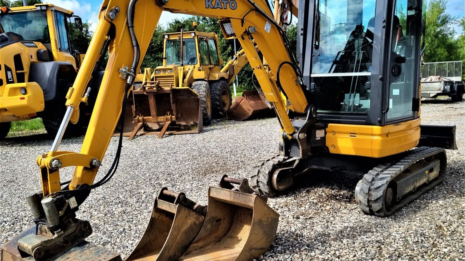 Bagger des Typs Kato 27 V4 / kun 1000 timer / Tiltman og skovlsæt / årg. 2019, Gebrauchtmaschine in Arden (Bild 4)