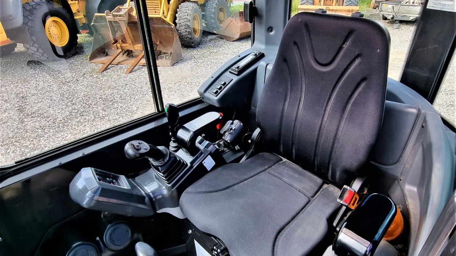 Bagger des Typs Kato 27 V4 / kun 1000 timer / Tiltman og skovlsæt / årg. 2019, Gebrauchtmaschine in Arden (Bild 13)