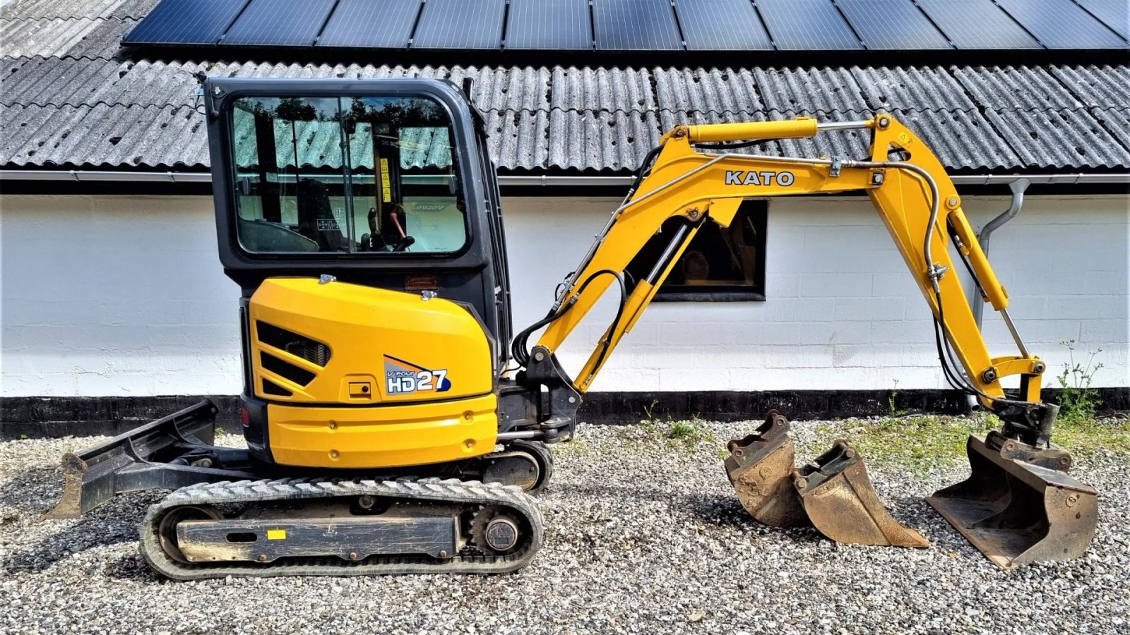 Bagger des Typs Kato 27 V4 / kun 1000 timer / Tiltman og skovlsæt / årg. 2019, Gebrauchtmaschine in Arden (Bild 1)