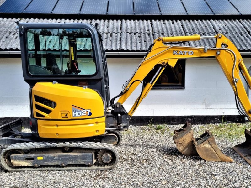 Bagger des Typs Kato 27 V4 / kun 1000 timer / Tiltman og skovlsæt / årg. 2019, Gebrauchtmaschine in Arden