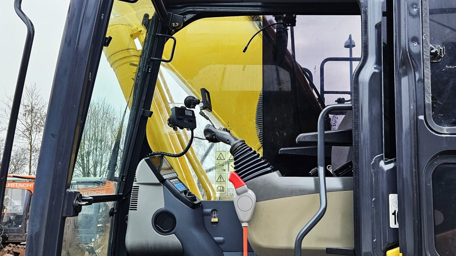 Bagger of the type Komatsu HB215LC-2 / Rotortilt med klo / Leica 3D / Skovlsæt / Hybrid, Gebrauchtmaschine in Arden (Picture 15)
