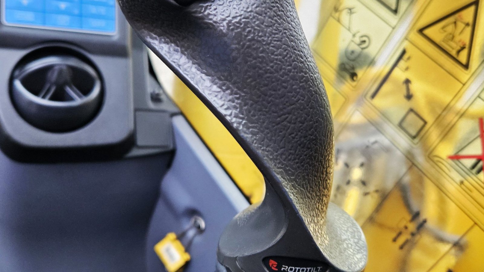 Bagger of the type Komatsu HB215LC-2 / Rotortilt med klo / Leica 3D / Skovlsæt / Hybrid, Gebrauchtmaschine in Arden (Picture 17)