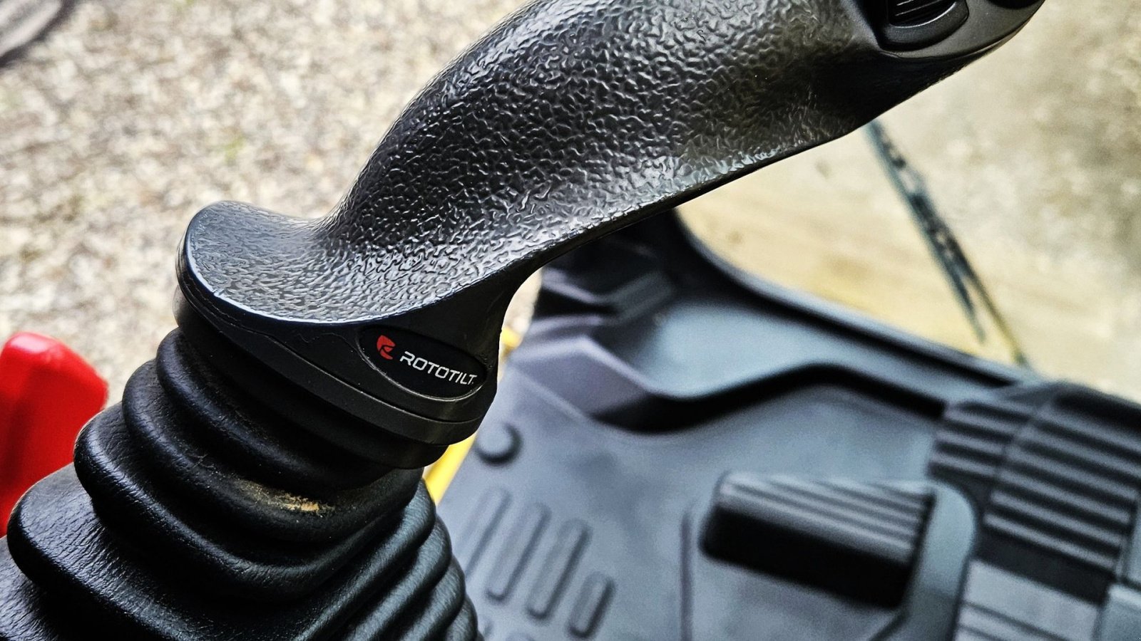 Bagger of the type Komatsu HB215LC-2 / Rotortilt med klo / Leica 3D / Skovlsæt / Hybrid, Gebrauchtmaschine in Arden (Picture 18)