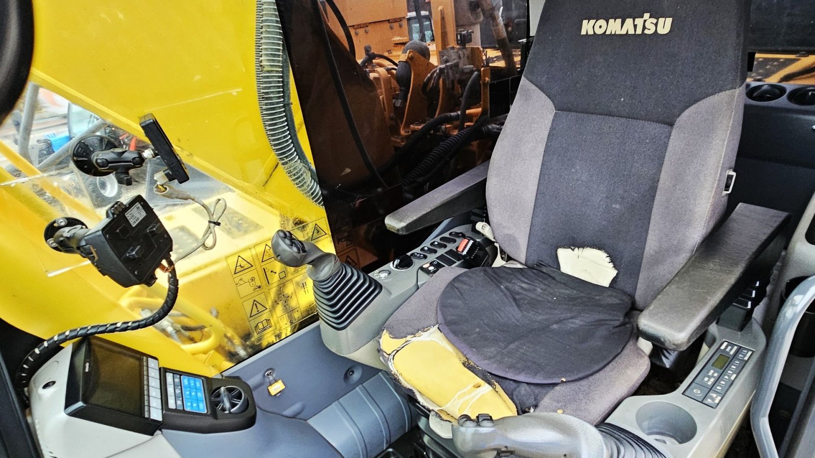 Bagger of the type Komatsu HB215LC-2 / Rotortilt med klo / Leica 3D / Skovlsæt / Hybrid, Gebrauchtmaschine in Arden (Picture 16)