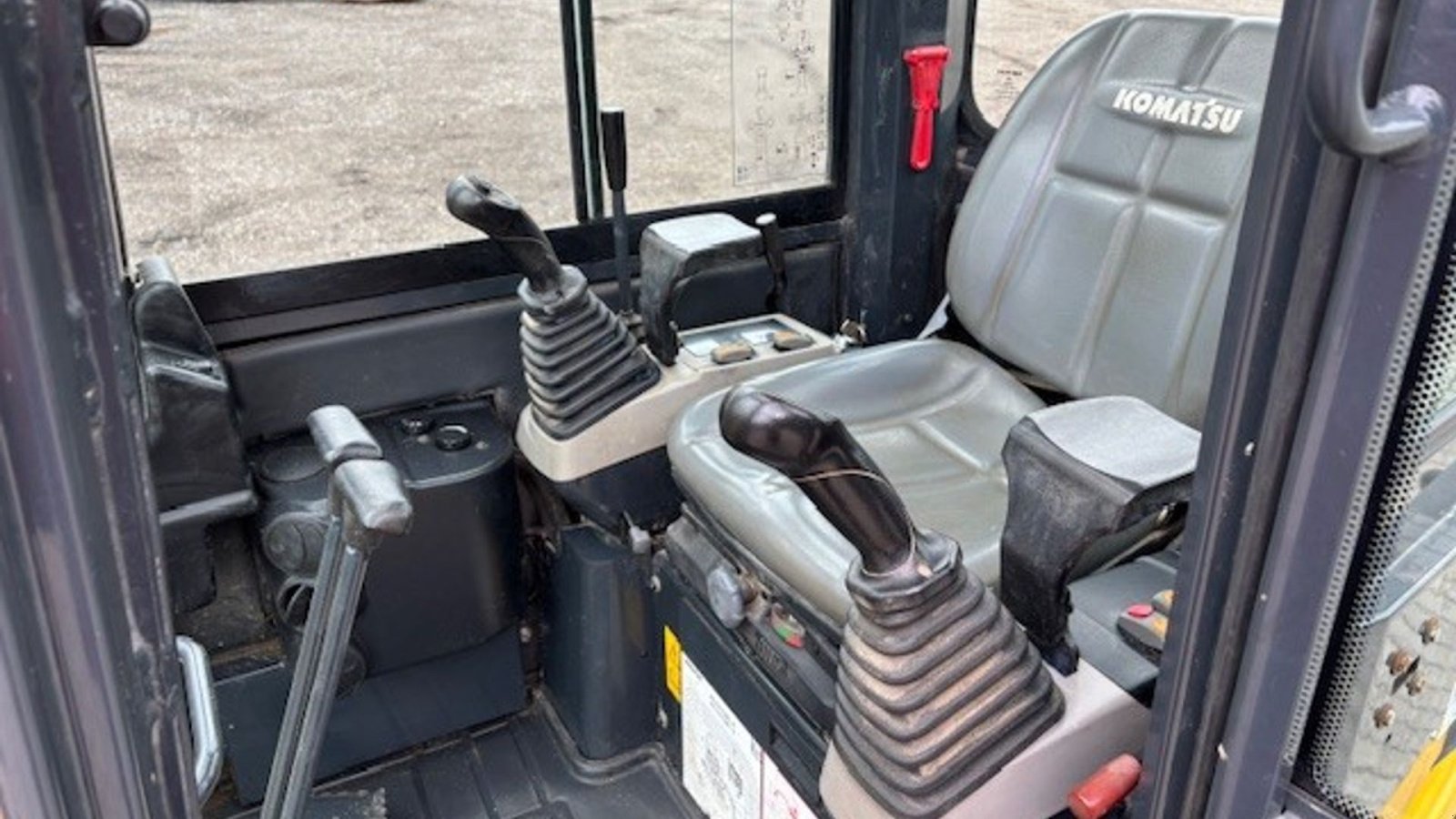 Bagger des Typs Komatsu PC16R-3HS, Gebrauchtmaschine in Nørresundby (Bild 3)