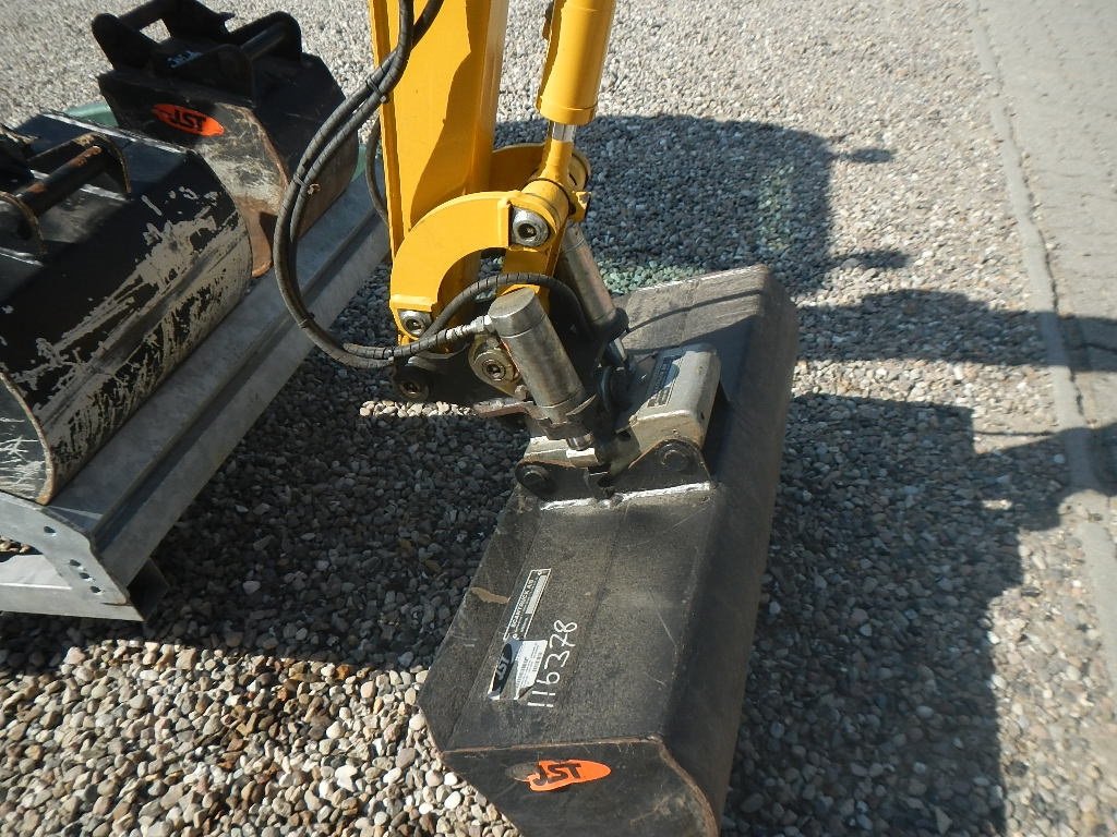 Bagger of the type Komatsu PC16R-3HS, Gebrauchtmaschine in Aabenraa (Picture 10)