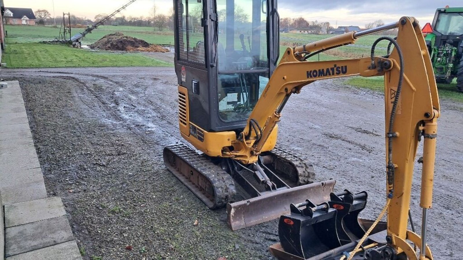 Bagger typu Komatsu PC16R-3HS, Gebrauchtmaschine v Rødovre (Obrázek 3)