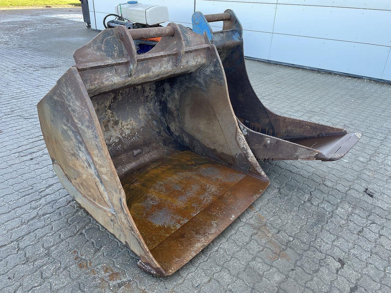 Bagger of the type Komatsu PC240LCD-11, Gebrauchtmaschine in Skive (Picture 12)