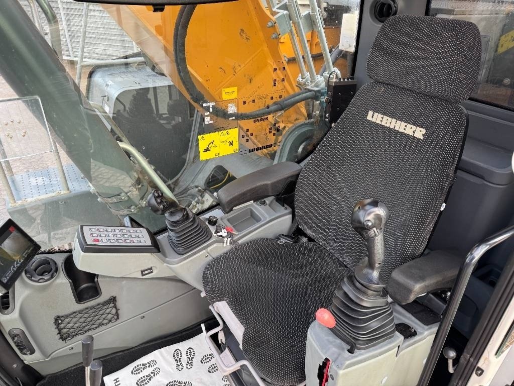 Bagger of the type Liebherr R 926, Gebrauchtmaschine in Vojens (Picture 16)