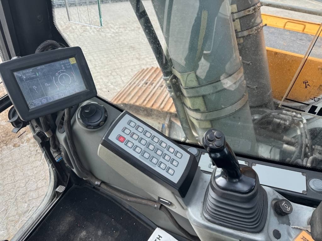 Bagger типа Liebherr R 946, Gebrauchtmaschine в Vojens (Фотография 11)