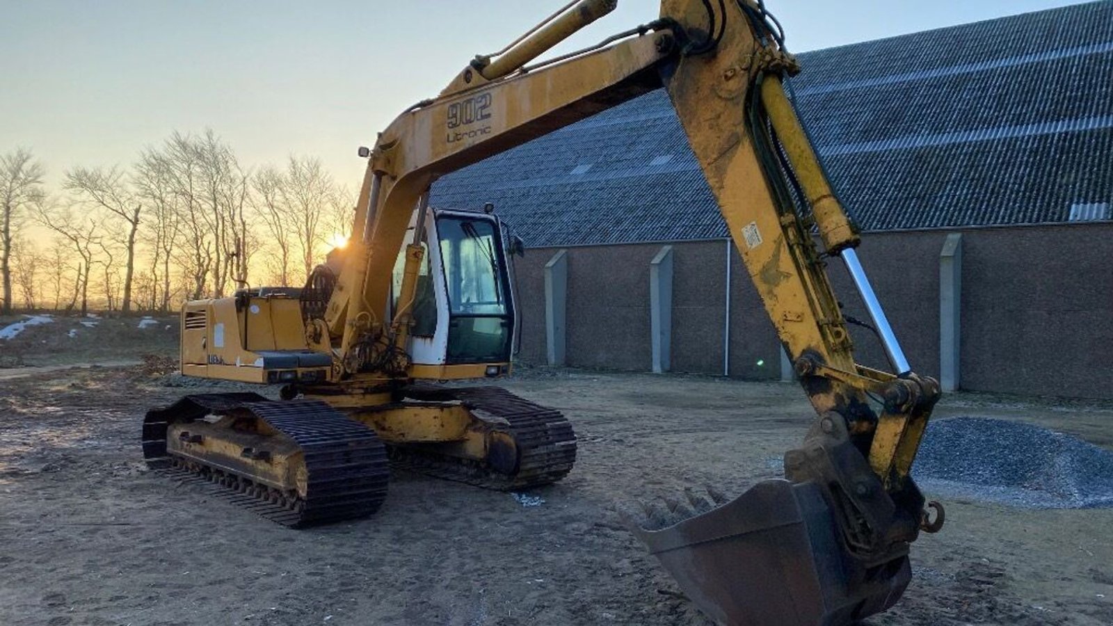 Bagger tip Liebherr R902, Gebrauchtmaschine in Rødovre (Poză 2)