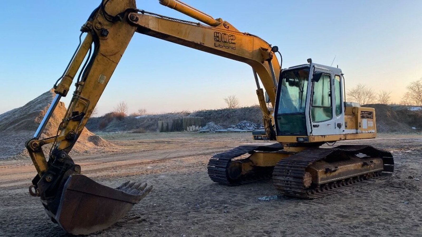 Bagger tip Liebherr R902, Gebrauchtmaschine in Rødovre (Poză 1)