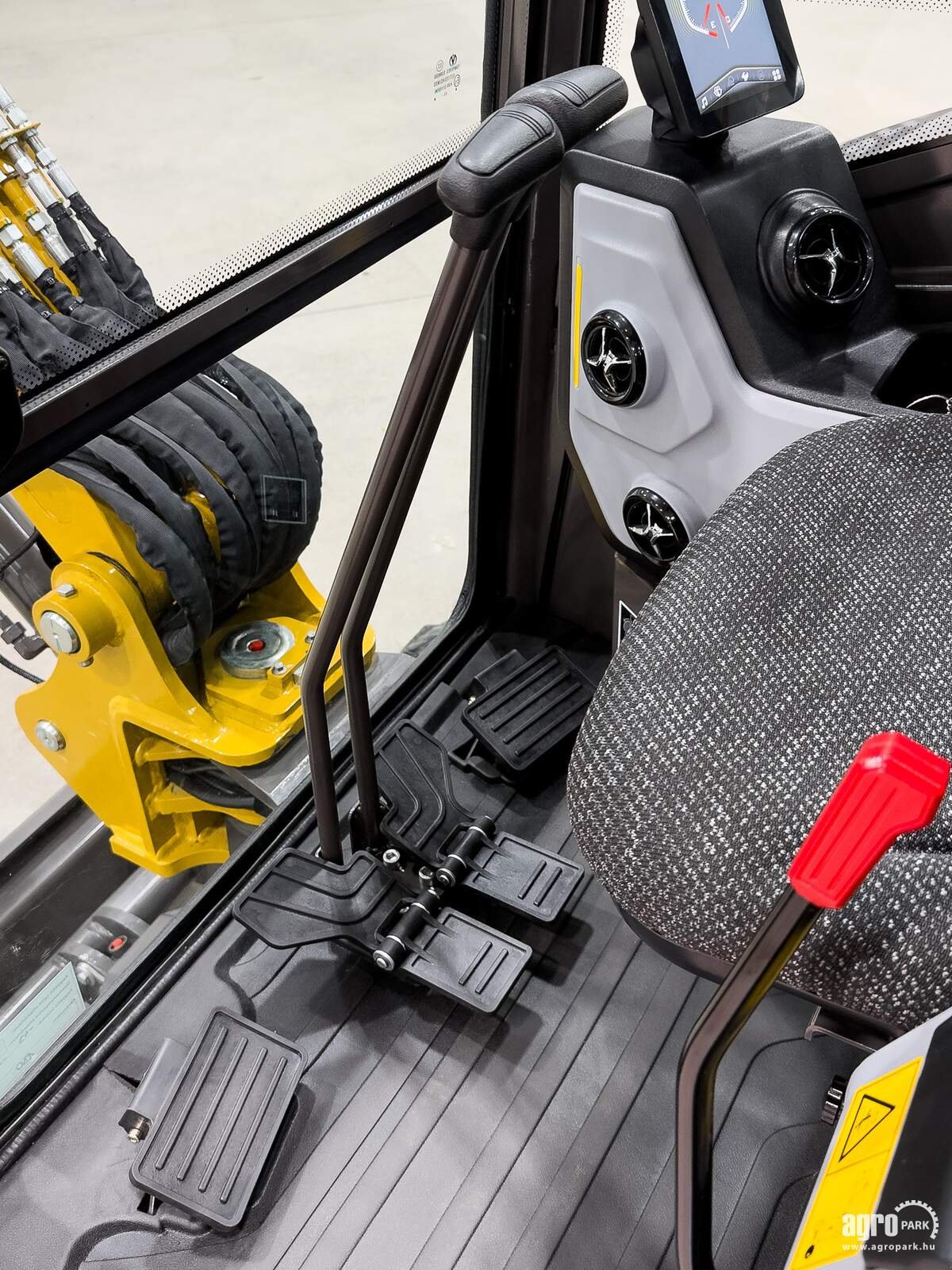 Bagger a típus LOVOL FR26F-u 5 years warranty, with Japanese main components, zero tail swing, Gebrauchtmaschine ekkor: Csengele (Kép 15)