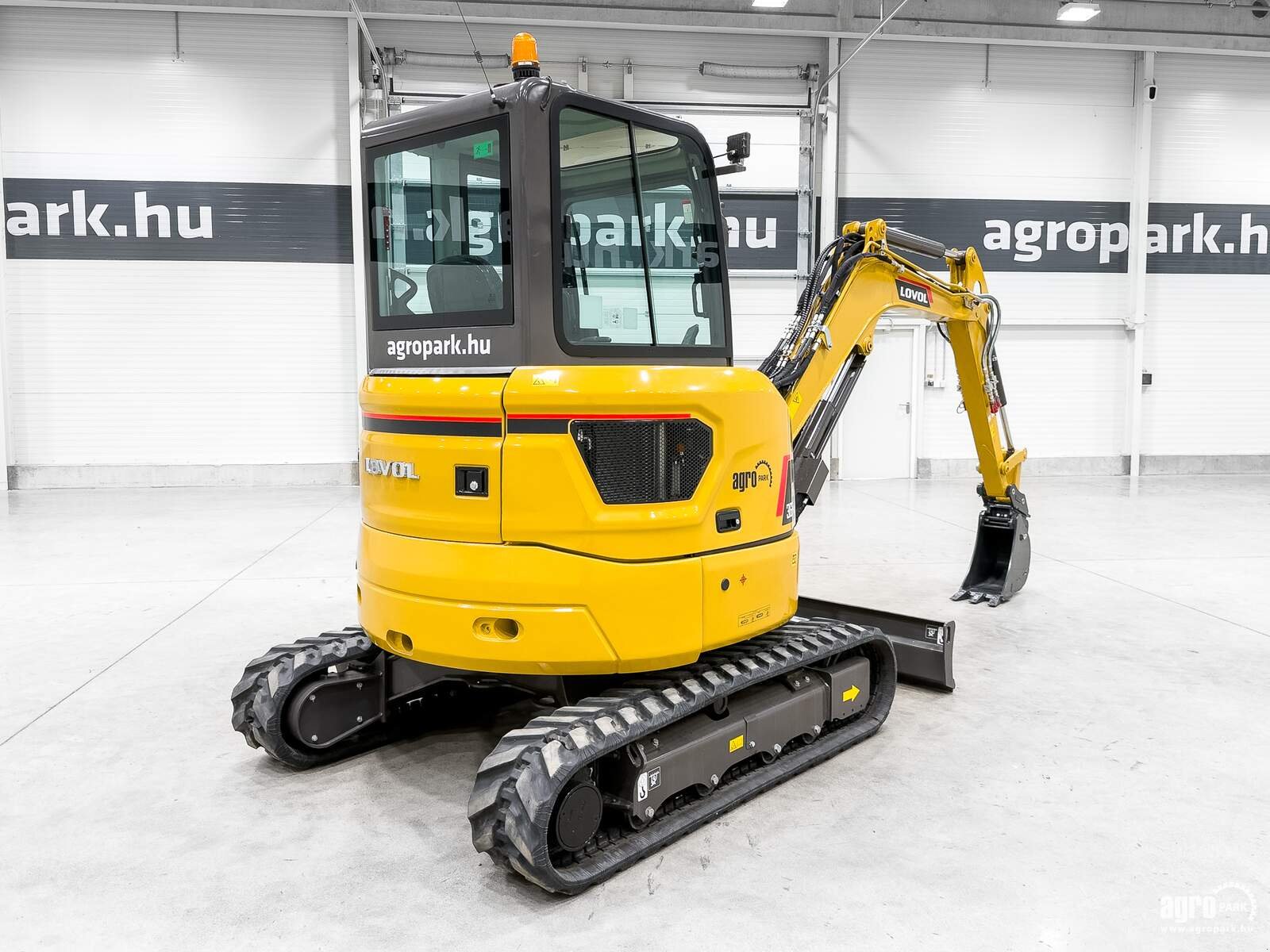 Bagger of the type LOVOL FR36F-u 5 years warranty, with Japanese main components, zero tail swing, Gebrauchtmaschine in Csengele (Picture 4)