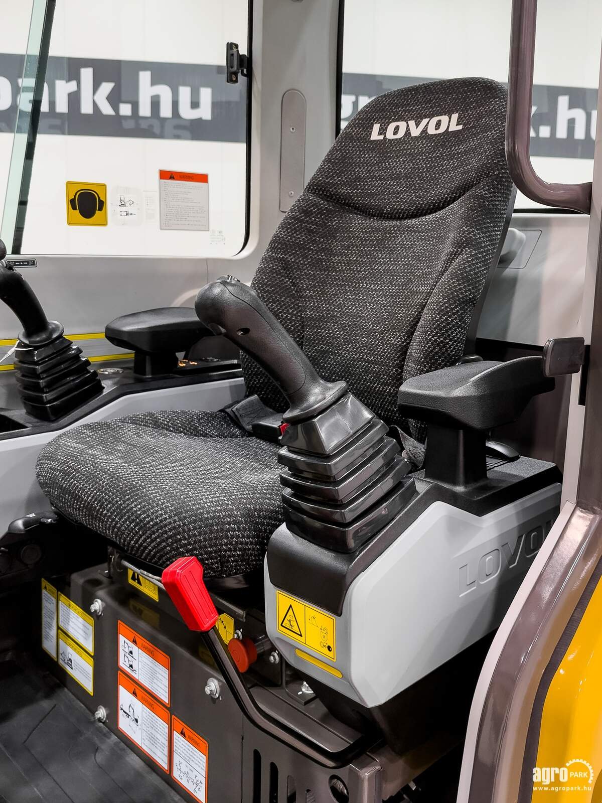 Bagger of the type LOVOL FR36F-u 5 years warranty, with Japanese main components, zero tail swing, Gebrauchtmaschine in Csengele (Picture 13)