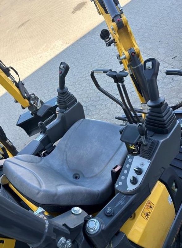 Bagger a típus New Holland E12D            Giant GR 680 Jordloppe, Gebrauchtmaschine ekkor: Hadsten (Kép 2)