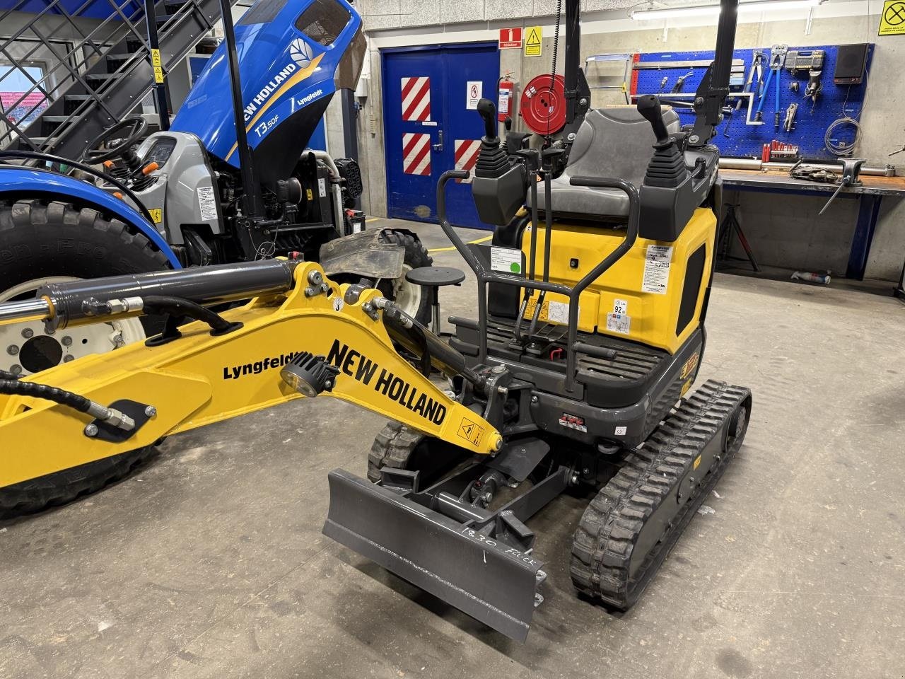 Bagger typu New Holland E12D ROLL-BAR AG, Gebrauchtmaschine v Hadsten (Obrázek 1)