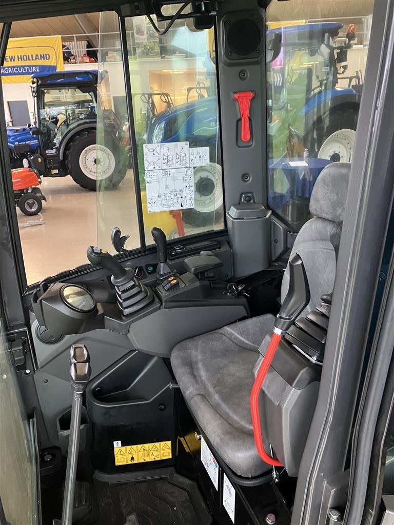 Bagger of the type New Holland E19D Cab AG, Gebrauchtmaschine in Glamsbjerg (Picture 6)