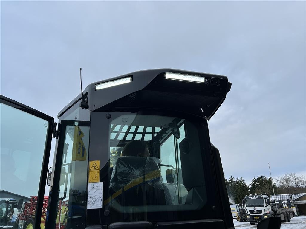 Bagger of the type New Holland E75D, Gebrauchtmaschine in Give (Picture 4)