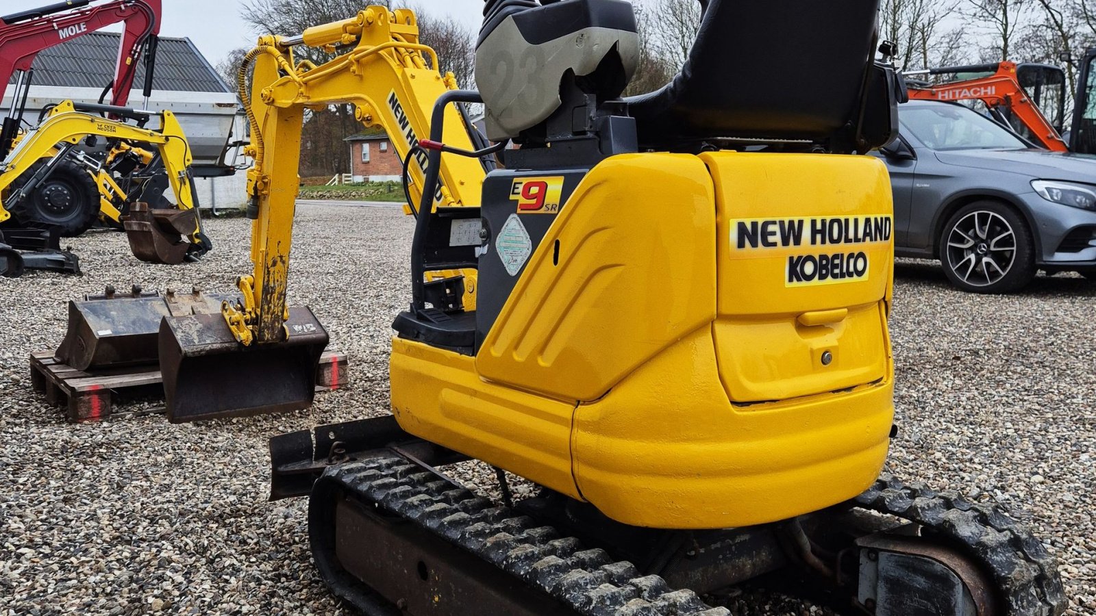 Bagger des Typs New Holland E9 SR / 2900 timer / med skovlsæt / pæn stand, Gebrauchtmaschine in Arden (Bild 5)