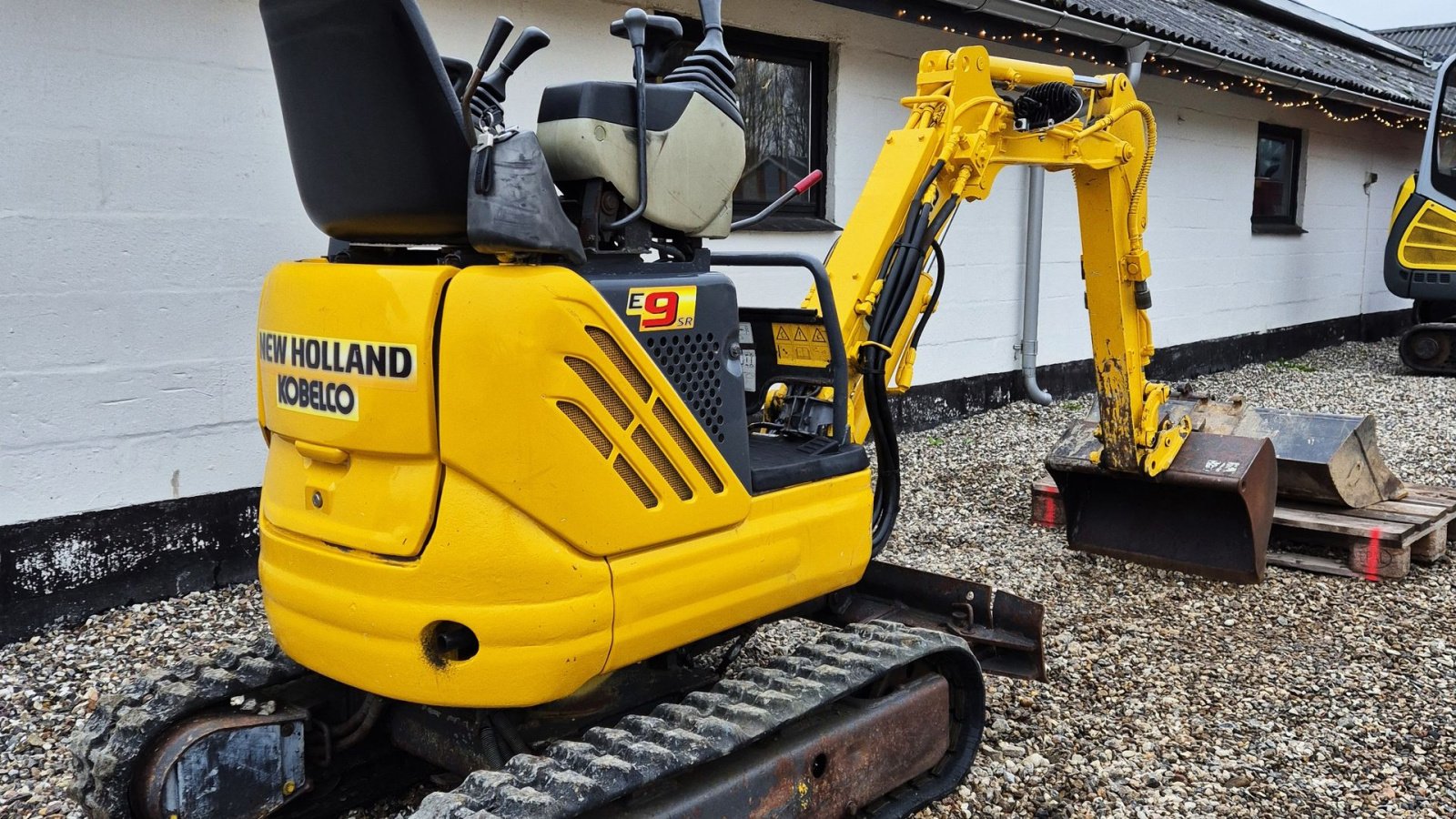 Bagger des Typs New Holland E9 SR / 2900 timer / med skovlsæt / pæn stand, Gebrauchtmaschine in Arden (Bild 8)