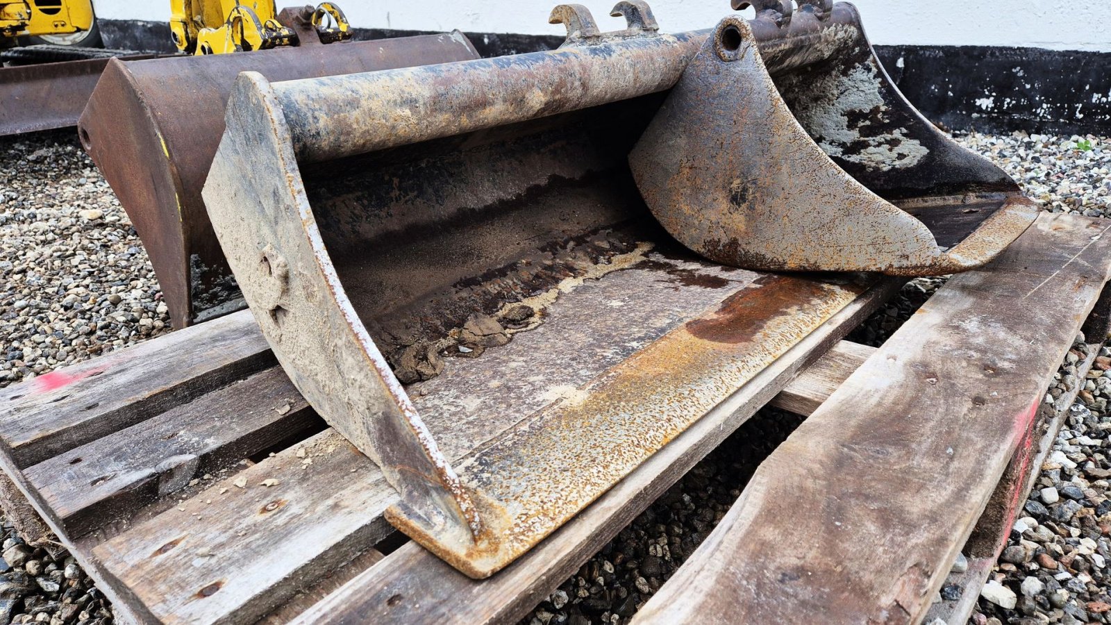 Bagger des Typs New Holland E9 SR / 2900 timer / med skovlsæt / pæn stand, Gebrauchtmaschine in Arden (Bild 11)