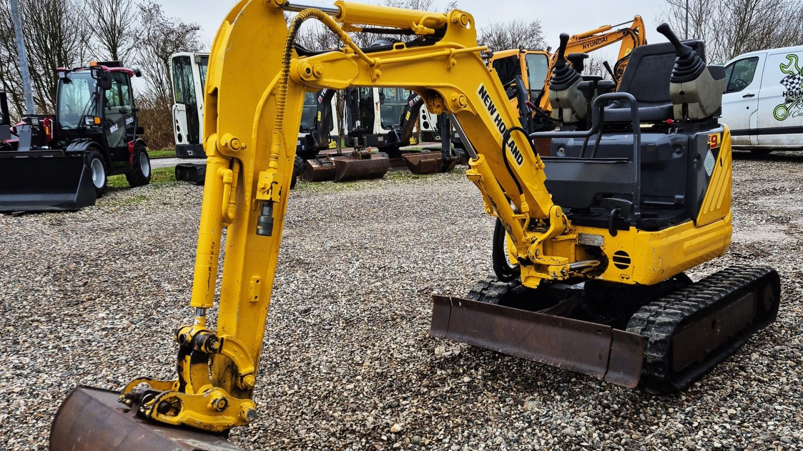 Bagger des Typs New Holland E9 SR / 2900 timer / med skovlsæt / pæn stand, Gebrauchtmaschine in Arden (Bild 4)