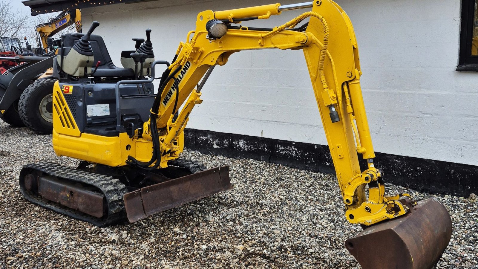 Bagger des Typs New Holland E9 SR / 2900 timer / med skovlsæt / pæn stand, Gebrauchtmaschine in Arden (Bild 3)