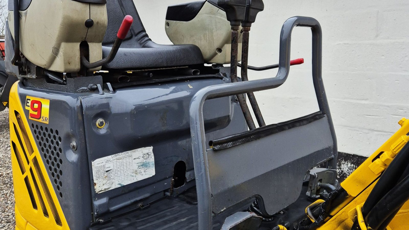 Bagger des Typs New Holland E9 SR / 2900 timer / med skovlsæt / pæn stand, Gebrauchtmaschine in Arden (Bild 15)