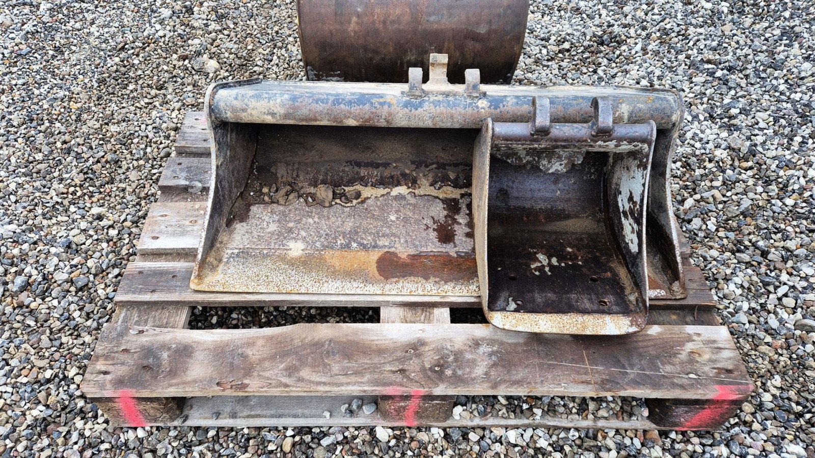 Bagger des Typs New Holland E9 SR / 2900 timer / med skovlsæt / pæn stand, Gebrauchtmaschine in Arden (Bild 10)